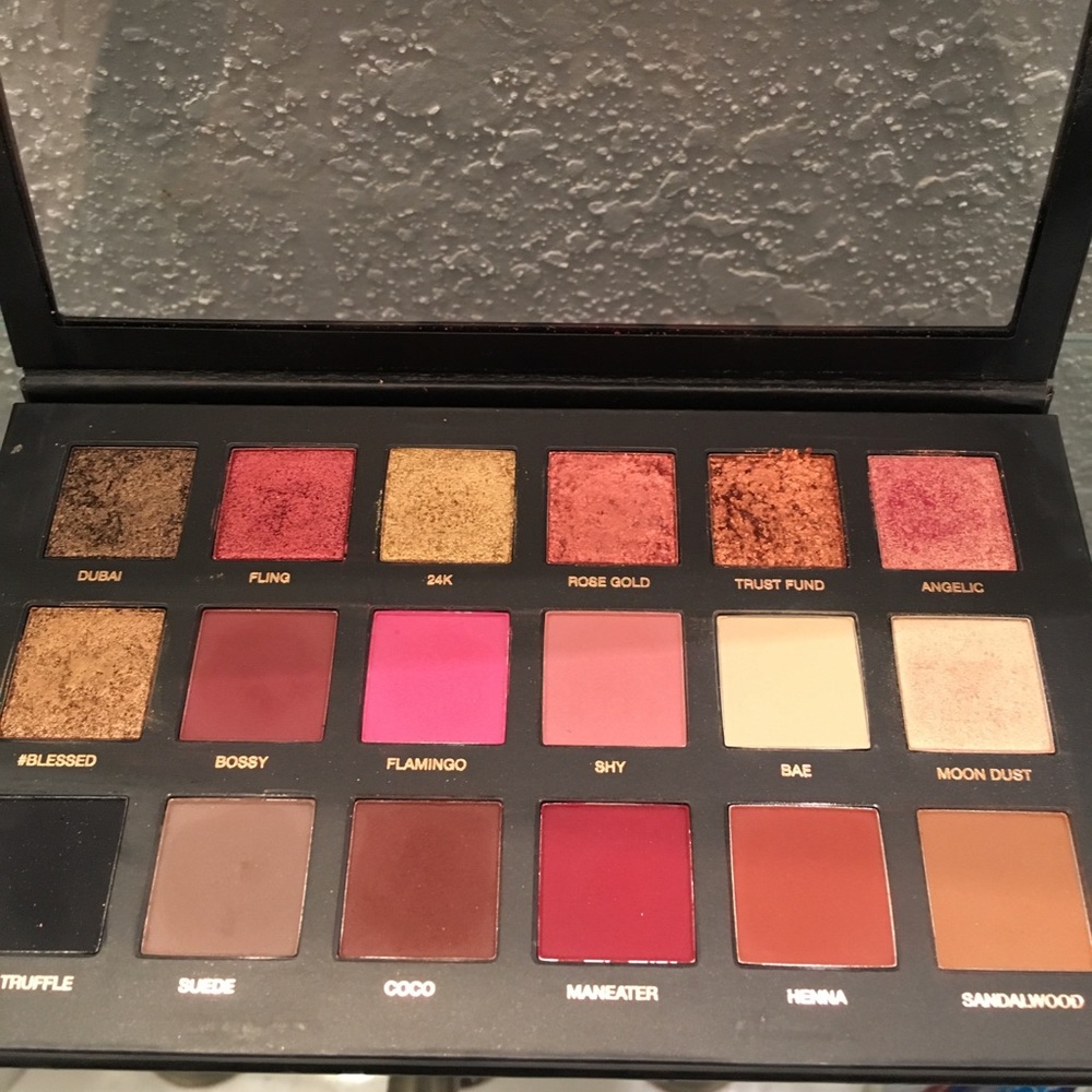 Huda Beauty Rose Gold Eye Palette